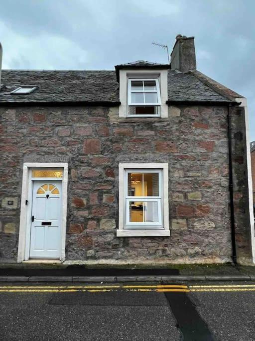 Central 2 Bedroom Luxury Home Close To River Ness Inverness Exterior photo