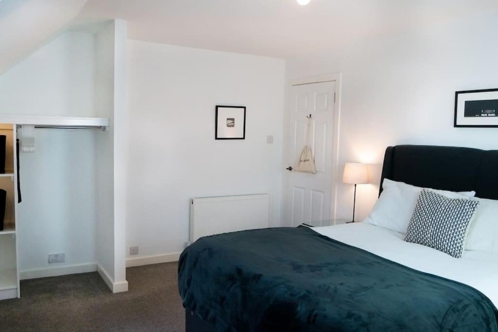 Central 2 Bedroom Luxury Home Close To River Ness Inverness Exterior photo
